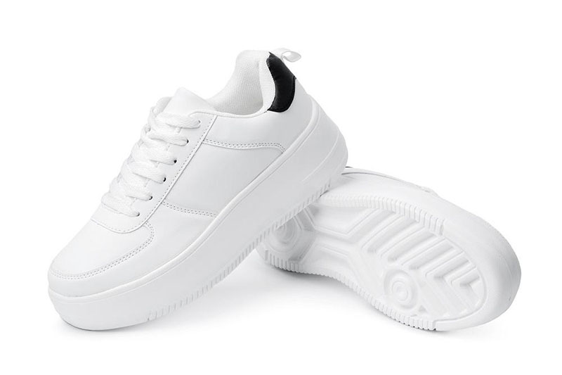 Giày sneaker trắng